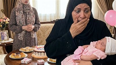قصة القفاز الوردي ..بقلم زيزي خالد