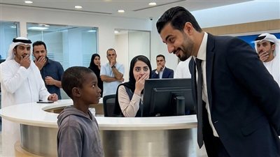 قصة ضحكو علي حذائه الممزق .. ولم يعلمو أن رصيده في البنك سيسقطهم جميها