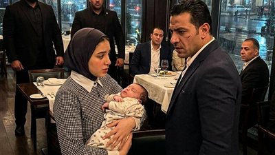 قصة طفل رضيع مع الجرسونة والملياردير
