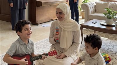 قصة رجعت لقيت الخدامة